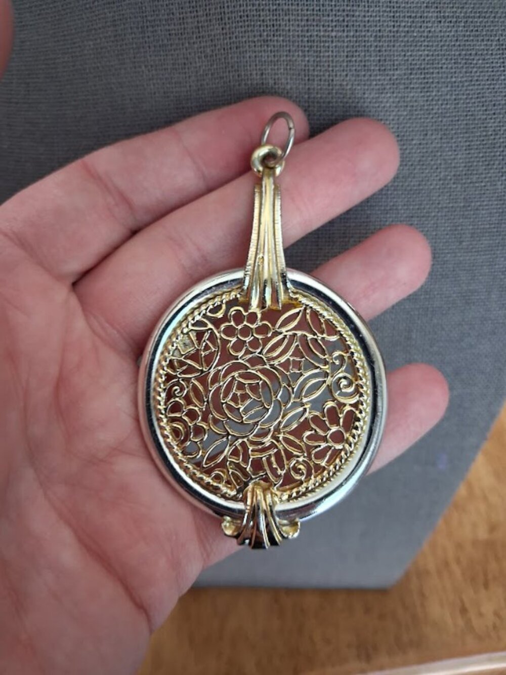 Large Coro pendant